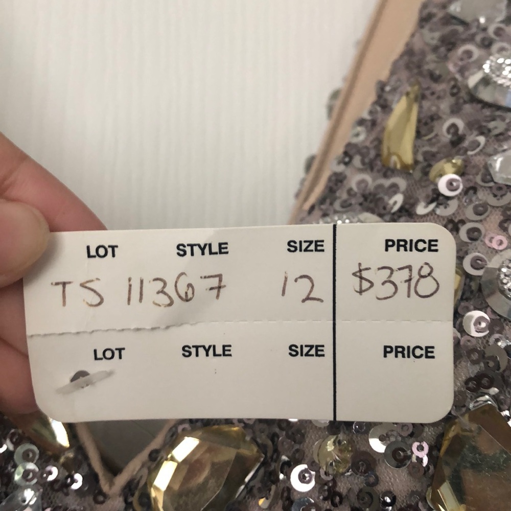 Dress - Picture 3 of 3